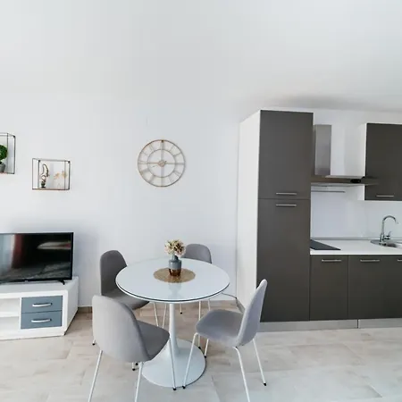Apartment In With Sea View, Balcony, Air Conditioning, Wifi 4252-3 Komarna