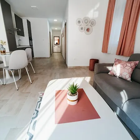 In With Sea View, Balcony, Air Conditioning, Wifi 4252-3 Apartment Komarna